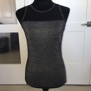 Cute Lorna Jane Mesh Chest Gray Top 🖤🥰